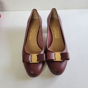 Salvatore Ferragamo Women's VARA shoe with low heel NEW IN BOX size 8.5 B maroon